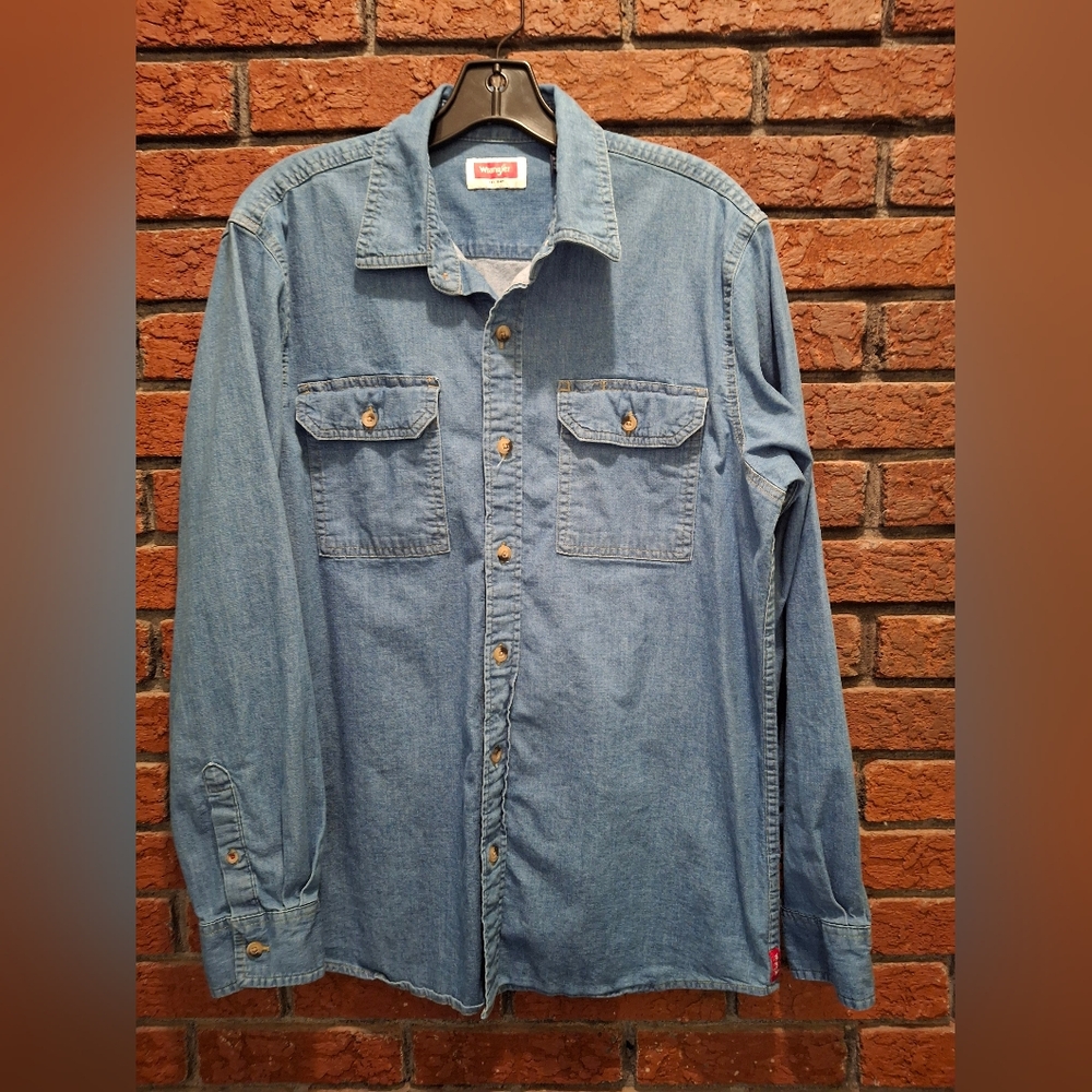 Wrangler Blue Casual Button Down Shirt with Long Sleeves